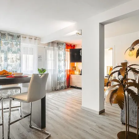 شقة Jungle Saintaise - Appartement, Hypercentre, Fibre, Tv 4k, Parking Prive Payant