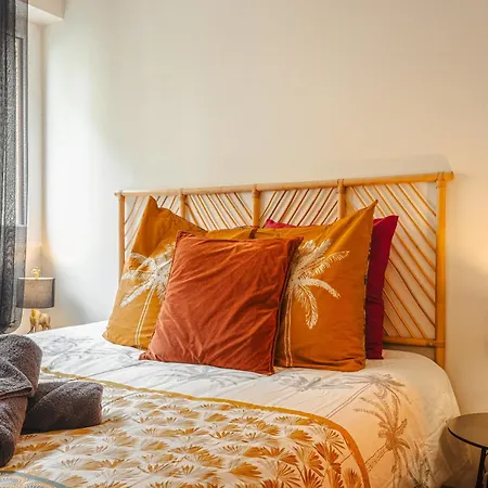 Jungle Saintaise - Appartement, Hypercentre, Fibre, Tv 4k, Parking Prive Payant ساتْ