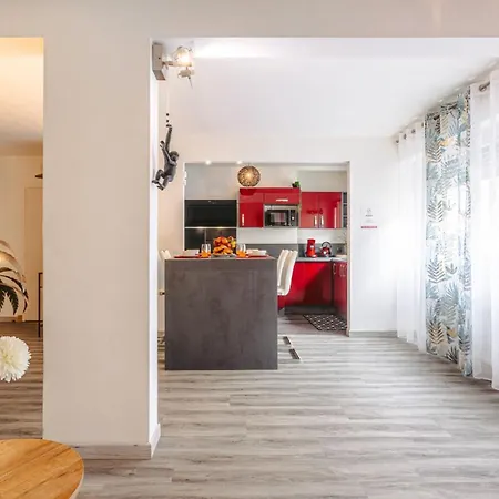 شقة Jungle Saintaise - Appartement, Hypercentre, Fibre, Tv 4k, Parking Prive Payant *