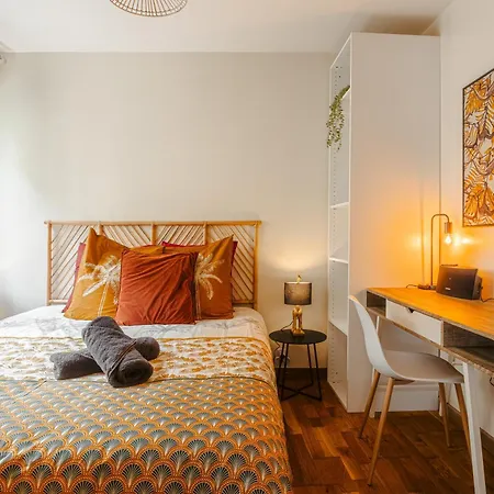 Jungle Saintaise - Appartement, Hypercentre, Fibre, Tv 4k, Parking Prive Payant ساتْ