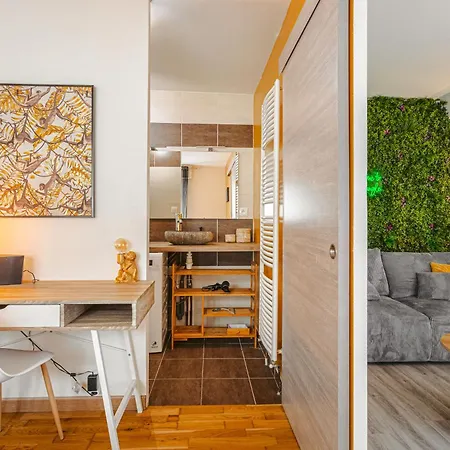 شقة Jungle Saintaise - Appartement, Hypercentre, Fibre, Tv 4k, Parking Prive Payant ساتْ