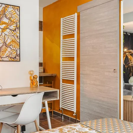 Jungle Saintaise - Appartement, Hypercentre, Fibre, Tv 4k, Parking Prive Payant شقة ساتْ