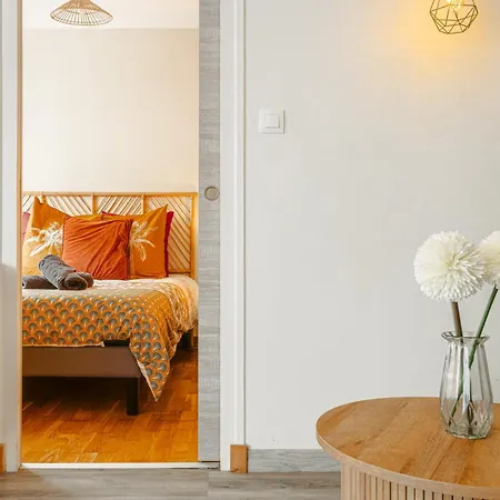 Jungle Saintaise - Appartement, Hypercentre, Fibre, Tv 4k, Parking Prive Payant * ساتْ