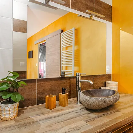 Jungle Saintaise - Appartement, Hypercentre, Fibre, Tv 4k, Parking Prive Payant * ساتْ